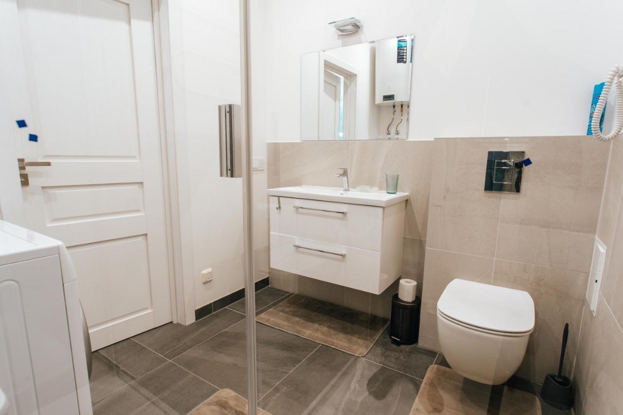 Central Comfort At Hanzas Residence, Stay Near Cafes, Bars, Museums & Esplanade Riga Exteriér fotografie